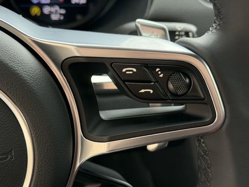 Used 2025 Porsche 718 Cayman w/ Sport Chrono Package image 33