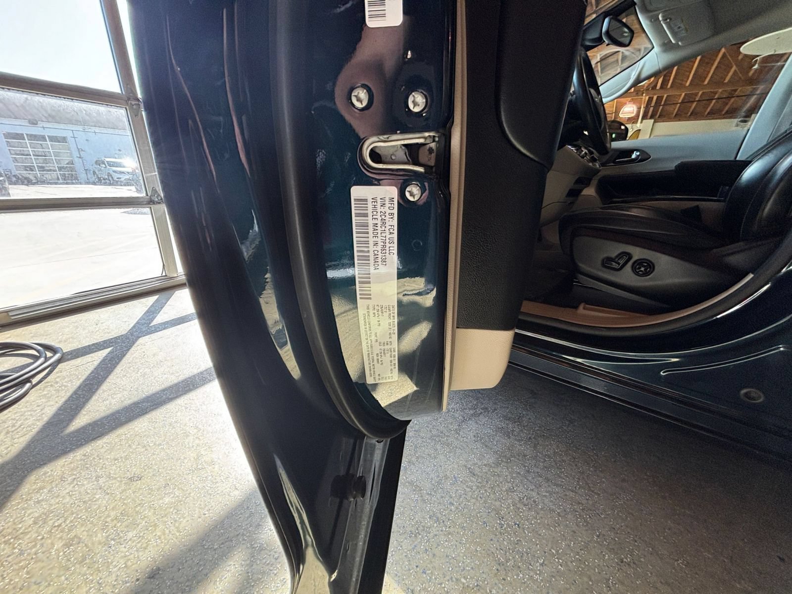 Used 2023 Chrysler Pacifica Touring-L FWD image 33