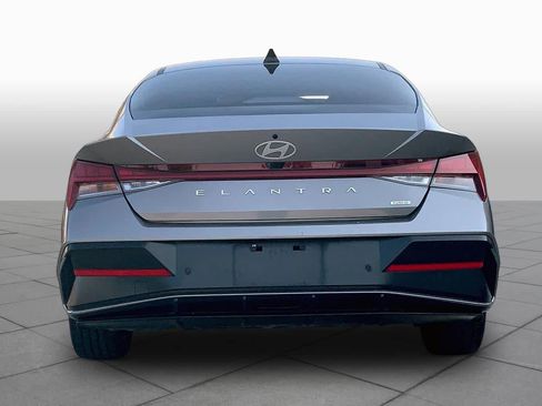 Used 2024 Hyundai Elantra Limited FWD image 5