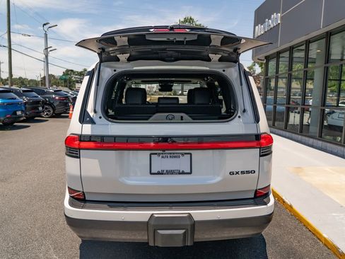 Used 2024 Lexus GX 550 w/ Accessory Package (2T) AWD/4WD image 7