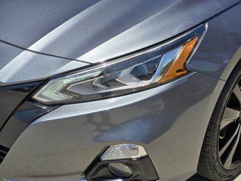 Used 2022 Nissan Altima 2.5 SR w/ Midnight Edition Package FWD image 5