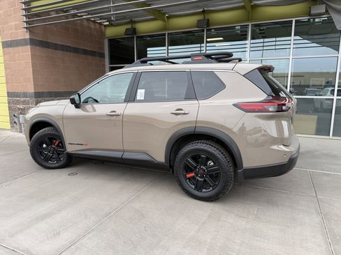 Used 2025 Nissan Rogue SV AWD/4WD image 5