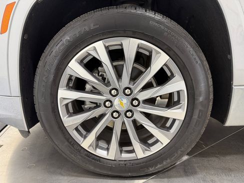Used 2023 Chevrolet Traverse Premier image 56