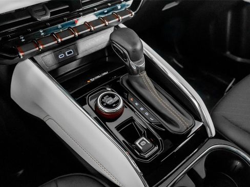 Used 2025 GMC Canyon AT4 w/ AT4X Package image 36