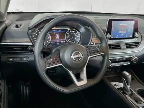 Used 2025 Nissan Altima 2.5 SV image 18