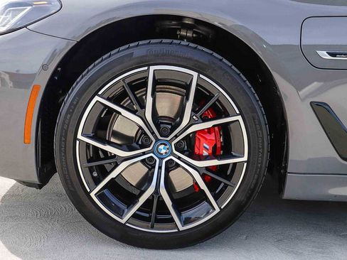 Used 2022 BMW 530e w/ M Sport Package image 14