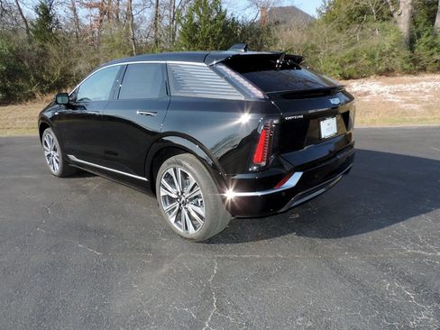 New 2026 Cadillac Optiq Luxury 2 image 7