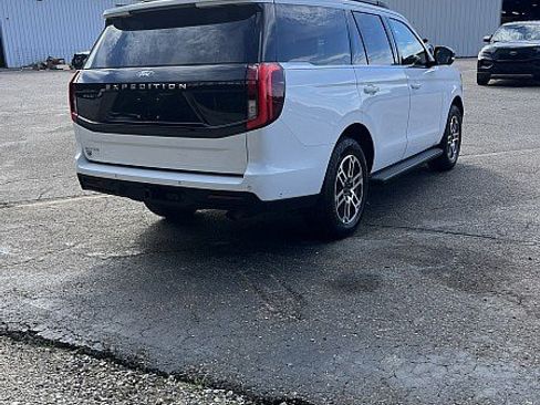 Used 2025 Ford Expedition Active AWD/4WD image 7