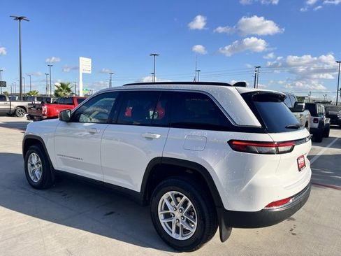 New 2025 Jeep Grand Cherokee Laredo image 5