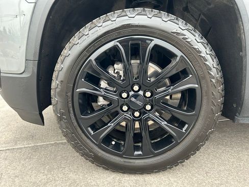 Used 2023 GMC Acadia SLT w/ Elevation Edition AWD/4WD image 34