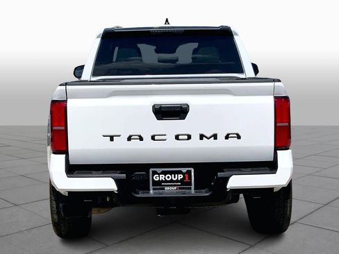 Used 2025 Toyota Tacoma SR5 image 5