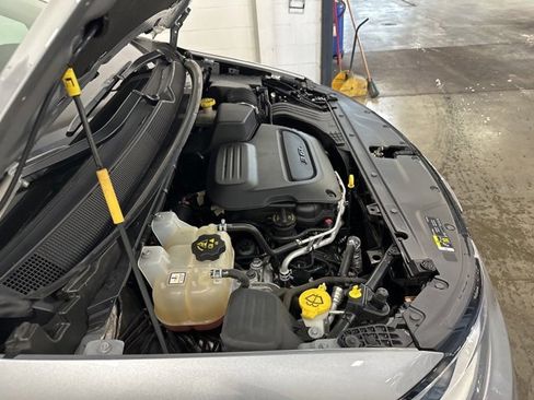 Used 2021 Chrysler Pacifica Touring-L image 40