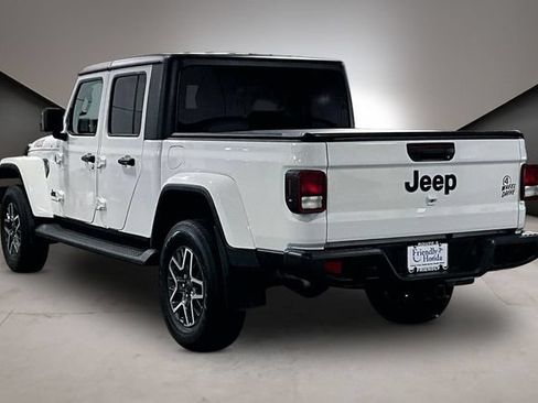 Used 2023 Jeep Gladiator Sport AWD/4WD image 4