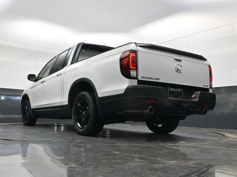 Certified 2023 Honda Ridgeline Black Edition image 32