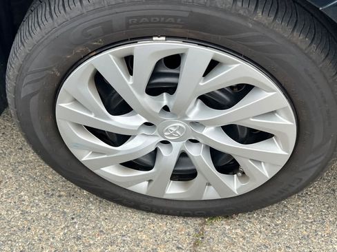 Used 2018 Toyota Corolla LE FWD image 15