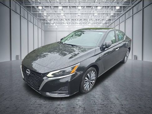 Certified 2025 Nissan Altima 2.5 SV FWD image 3