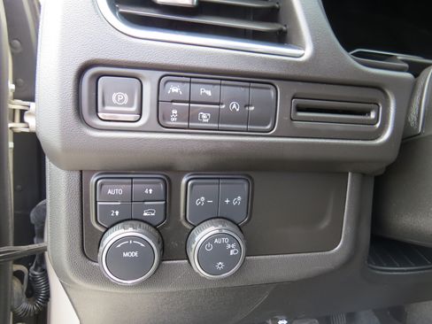 Used 2024 Chevrolet Tahoe RST w/ Luxury Package AWD/4WD image 21