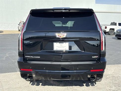 Used 2025 Cadillac Escalade ESV V image 3