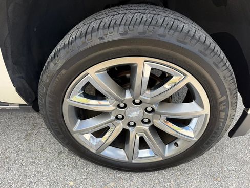 Used 2015 Chevrolet Tahoe LTZ RWD image 41