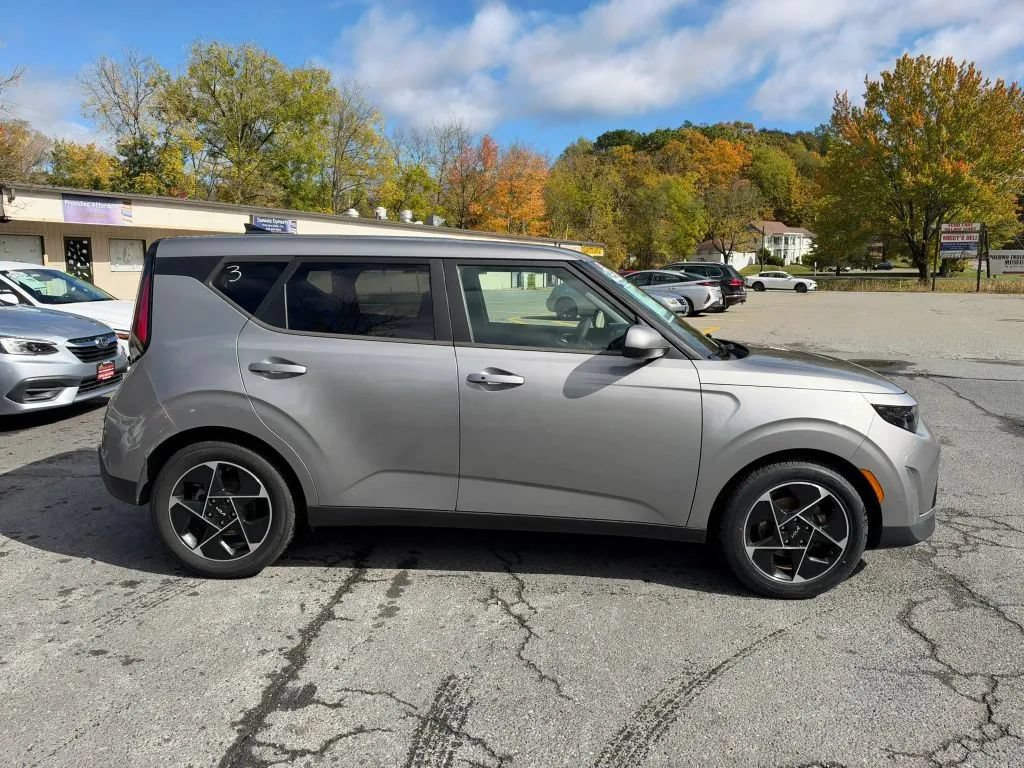 Used 2023 Kia Soul EX FWD image 9