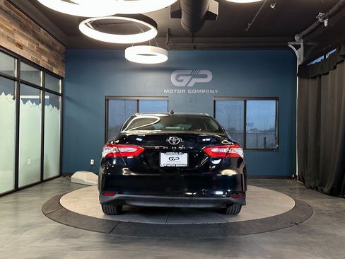 Used 2019 Toyota Camry LE w/ Convenience Package FWD image 4
