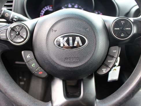 Used 2016 Kia Soul + image 18