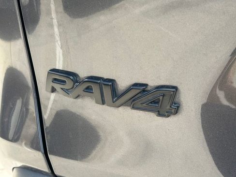 Used 2021 Toyota RAV4 LE FWD image 12