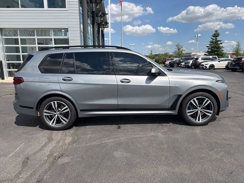Used 2024 BMW X7 xDrive40i w/ M Sport Package AWD/4WD image 4