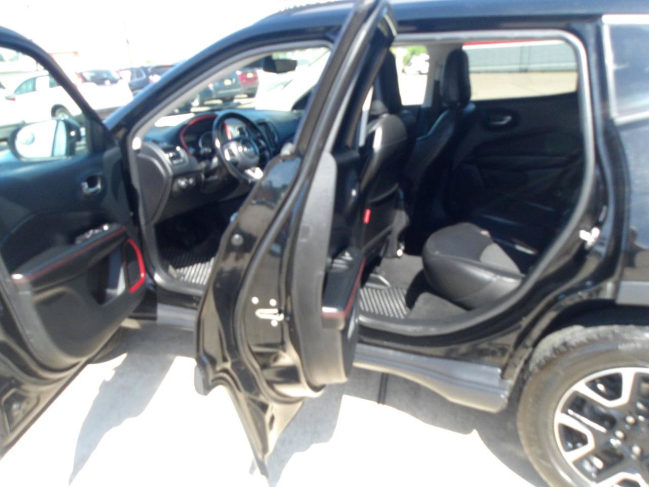 Used 2020 Jeep Compass Trailhawk AWD/4WD image 15