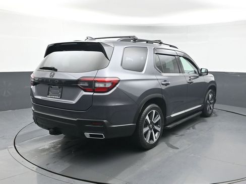 Certified 2023 Honda Pilot Touring image 7