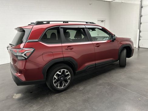 Used 2025 Subaru Forester Premium w/ Convenience Package #1 AWD/4WD image 8