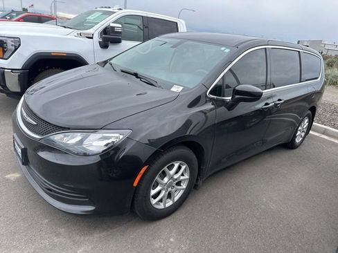 Used 2020 Chrysler Voyager LX image 1