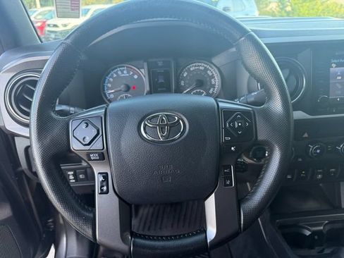 Used 2018 Toyota Tacoma TRD Sport w/ Technology Package AWD/4WD image 31