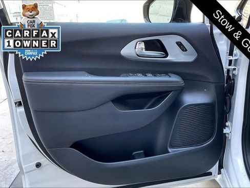Used 2026 Chrysler Pacifica Limited w/ S Appearance Package FWD image 22