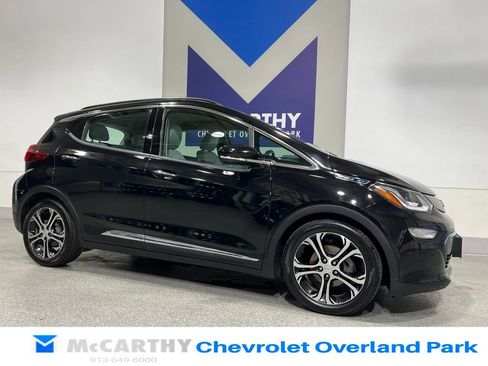 Used 2017 Chevrolet Bolt Premier w/ Driver Confidence II Package FWD image 3