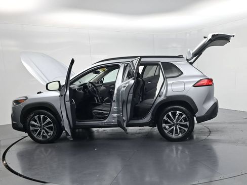 Used 2025 Toyota Corolla Cross XLE FWD image 61