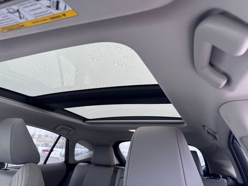 Used 2021 Toyota Venza image 21