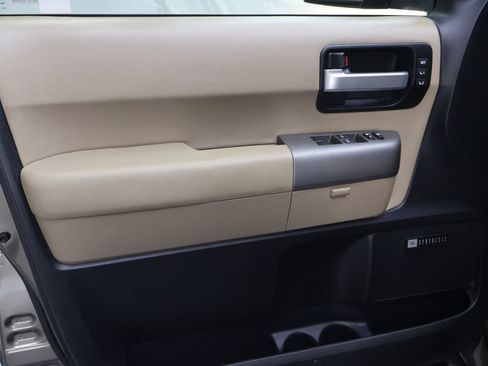 Used 2017 Toyota Sequoia Limited w/ Safety & Convenience Package RWD image 18
