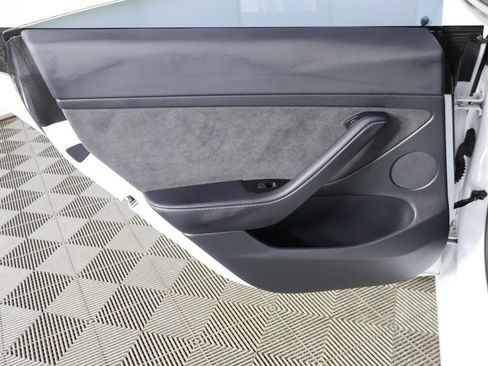 Used 2023 Tesla Model 3 Standard Range image 23