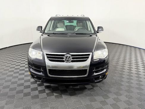 Used 2010 Volkswagen Touareg V6 image 3