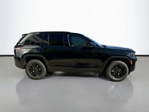 New 2025 Jeep Grand Cherokee Altitude image 5