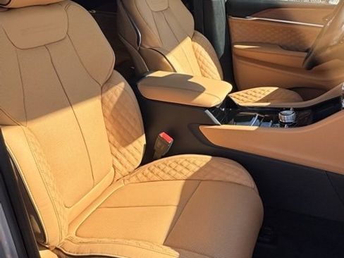 New 2025 Jeep Grand Cherokee Summit image 14