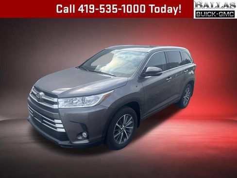 Used 2017 Toyota Highlander XLE AWD/4WD image 1
