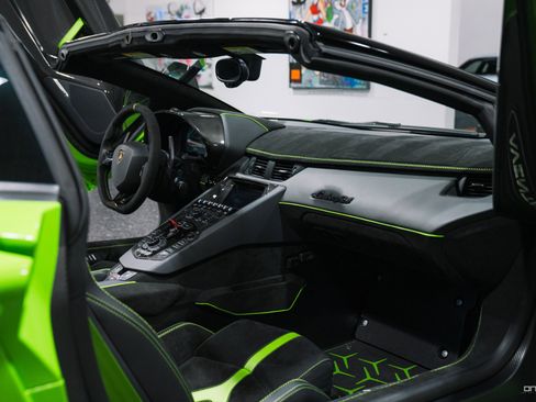 Used 2021 Lamborghini Aventador SVJ image 12
