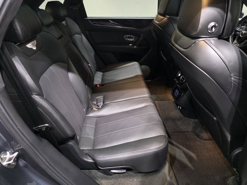 Used 2019 Bentley Bentayga image 22