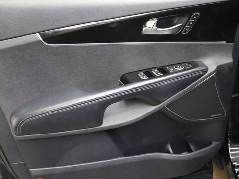 Used 2019 Kia Sorento SX w/ SX Touring Package FWD image 16