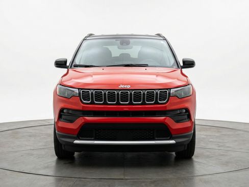 Used 2025 Jeep Compass Limited image 2