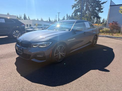 Used 2020 BMW 330i Sedan w/ M Sport Package RWD image 2