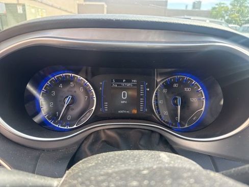 Used 2019 Chrysler Pacifica Touring Plus w/ S Appearance Package FWD image 9