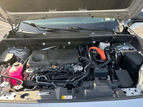 Used 2025 Toyota RAV4 LE image 31